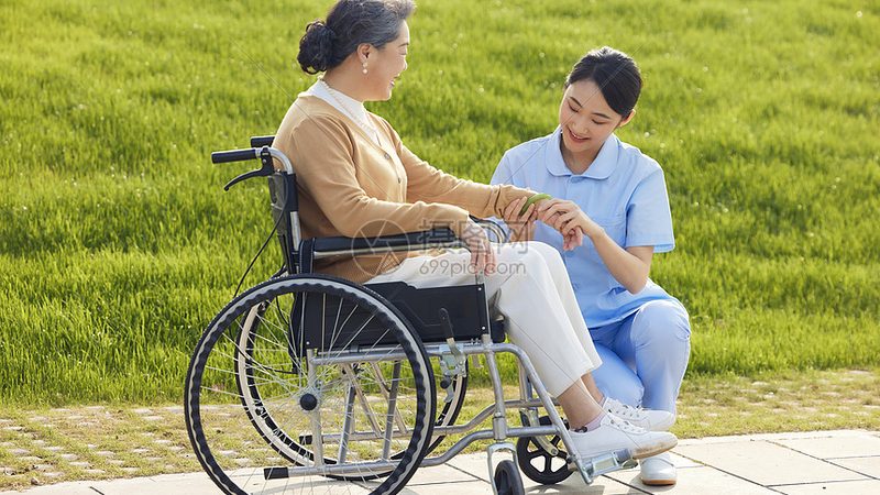 养老驿站日间照料流程揭秘：如何让失能老人享受专业照护